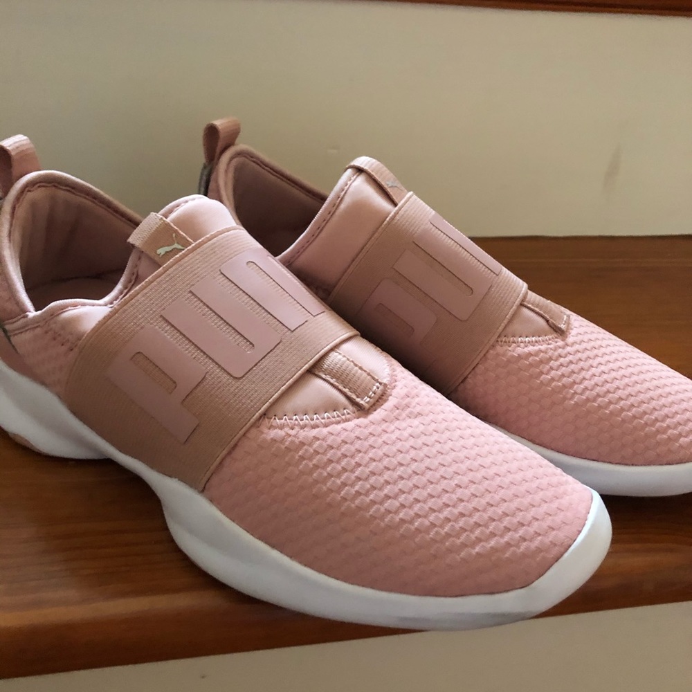 Puma lifestyle size 7 w/ soft foam